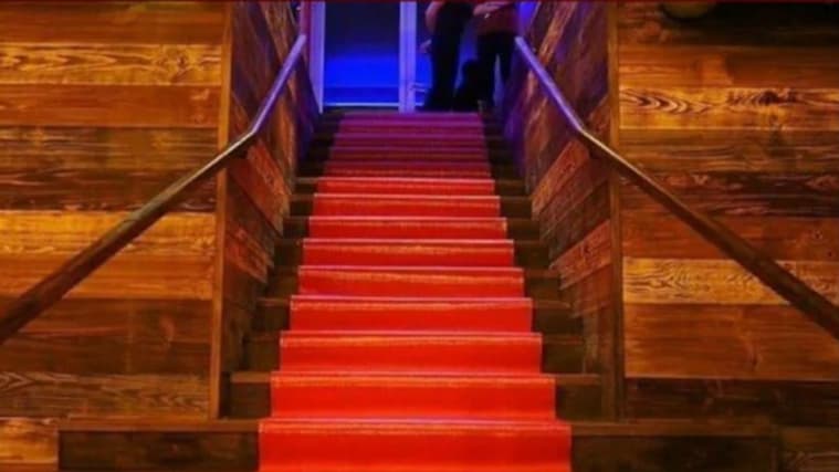 L'escalier du bar Le Constellation où 40 personnes sont mortes et 119 ont été blessés lors de la nuit du Nouvel An 2026.