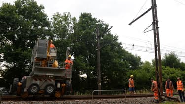Pour la SNCF, le drone est un outil technologique qui transforme les pratiques, les métiers et les façons d'entretenir et d'assurer la maintenance des voies ferrées.