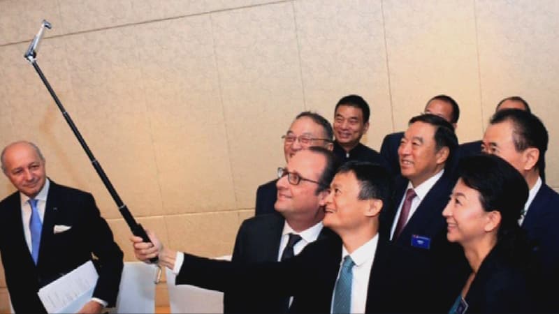 François Hollande se prête au selfie en Chine.