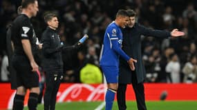 Mauricio Pochettino avec Thiago Silva lors de Tottenham-Chelsea (1-4, Premier League), le 6 novembre 2023