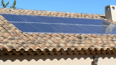 Une toiture solaire dans le Sud de la France (image d'illustration)