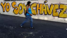 Dans une rue de Caracas. L'élection présidentielle provoquée par le décès d'Hugo Chavez aura lieu le 14 avril prochain au Venezuela. /Photo prise le 9 mars 2013/REUTERS/Tomas Bravo