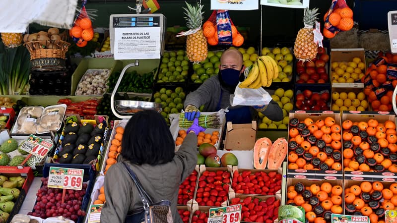 Gel des prix, TVA à 0%... La Hongrie et l'Espagne ont-elles réussi à endiguer l'inflation alimentaire ?