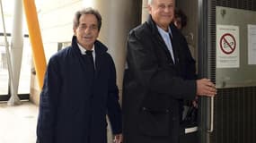 Patrice de Maistre (à droite) en compagnie de son avocat. Les avocats d'Eric Woerth, ancien trésorier de l'UMP, de l'ancien gestionnaire de fortune Patrice de Maistre, du photographe Pierre-Marie Banier et de son compagnon Martin d'Orgeval, tous soupçonné