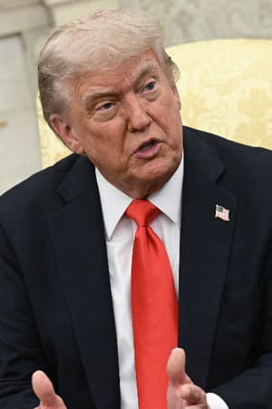 Menaces, gesticulations et déclarations imprévisibles: six mois de va-et-vient incessants de Donald Trump sur l'Ukraine