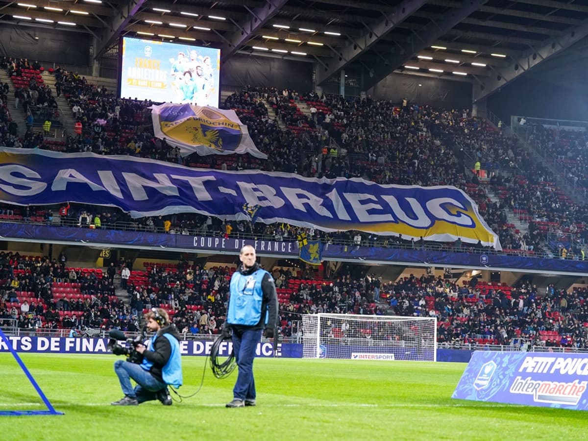 Fanion Tissu Saint-Brieuc Vs Annecy - Coupe De France 2025, Neuf, Multicolore