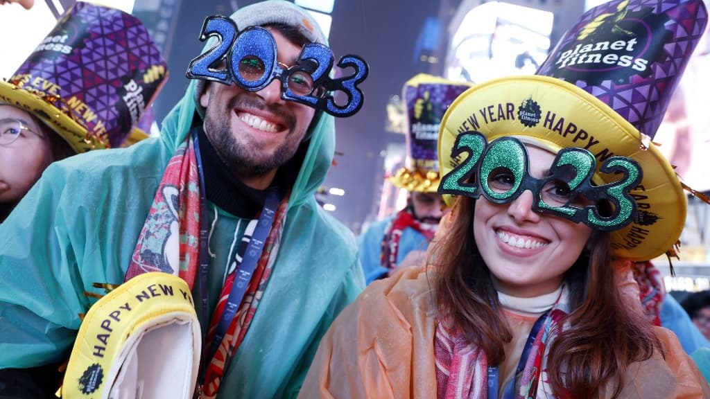 Une vue de la foule à Times Square pendant Dick Clark's New Year's Rockin' Eve With Ryan Seacrest 2023 le 31 décembre 2022 à New York City.