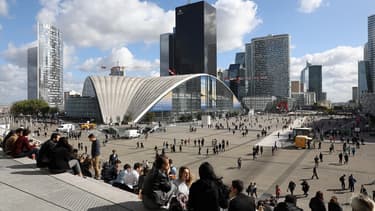Au total, CDI et CDD additionnés, le nombre d'embauches de plus d'un mois, hors intérim, s'établit "au niveau historique" de 2,07 millions sur le trimestre.