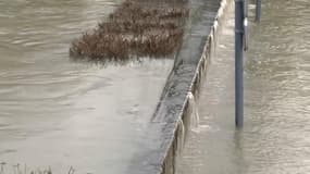 À Gournay-sur-Marne, le mur anti-crue ne retient plus l’eau de la Marne