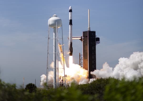 La capsule Dragon de SpaceX lors de son décollage depuis la Floride le 8 avril.