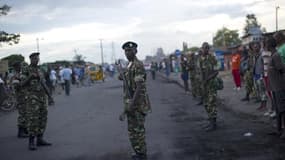 Des soldats dans une rue de Bujumbura, le 9 mai 2015