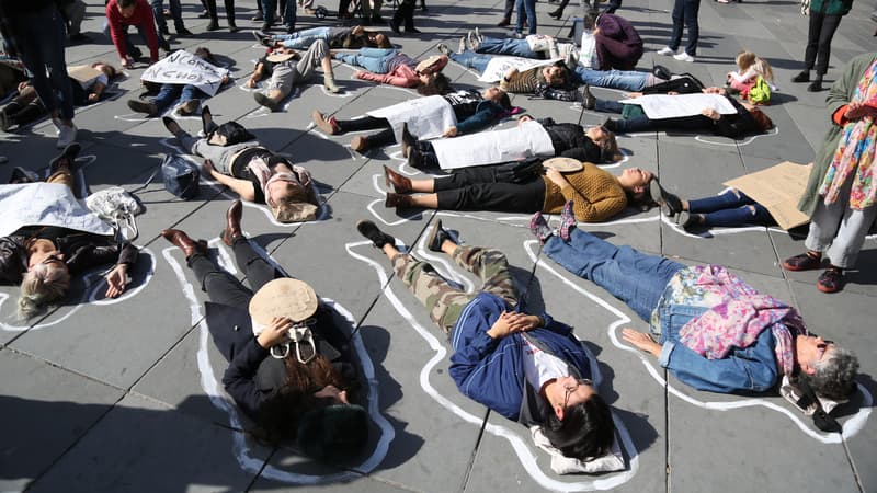 Un die-in organisé par le collectif féministe #NousToutes en 2018 à Paris