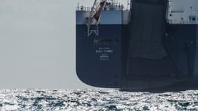 Le 9 mai, le cargo saoudien Bahri Yanbu attend pour entrer dans le port du Havre.
