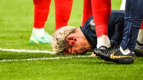 Antoine Griezmann victime d'une intervention dangereuse au niveau de la tête lors de France-Grèce, le 19/06/2023