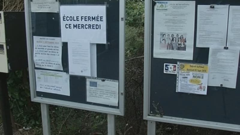 La porte d'une école primaire de Sucy-en-Brie, dans le Val-de-Marne, était cadenassée, ce mercredi matin