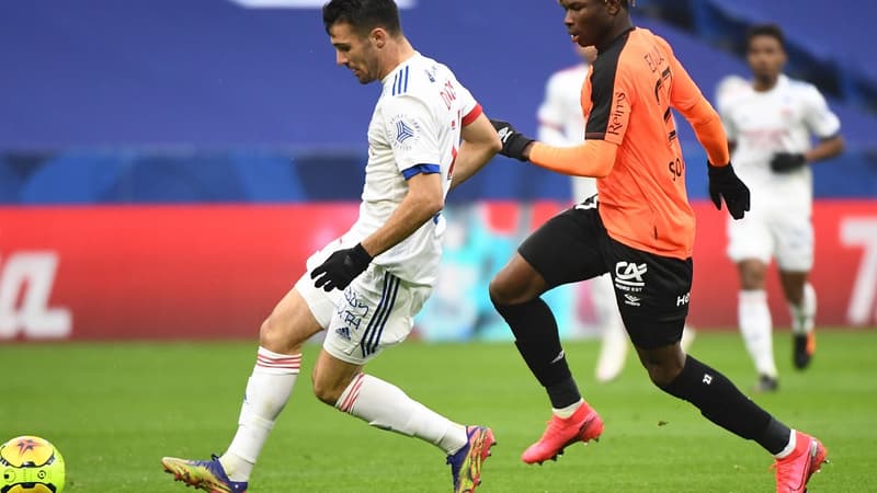 Léo Dubois face à El Bilal Touré