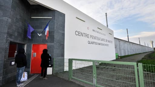 Après l'évasion d'un détenu mercredi qui a blessé trois surveillants, trois syndicats appellent à bloquer l'accès de la maison d'arrêt de Nantes jeudi matin.