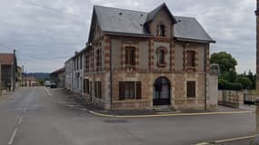 L'ancienne mairie de la commune déléguée de Vrizy dans les Ardennes.