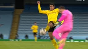 Bellingham prend très clairement le ballon et ne fait pas faute