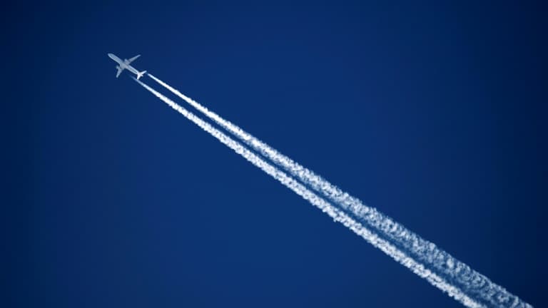 Airbus : les commandes des compagnies aériennes se multiplient, mais les  vents contraires pèsent 