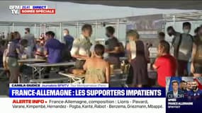 Au 59e étage de la tour Montparnasse, les supporters de l'équipe de France se préparent à regarder le match face à l'Allemagne