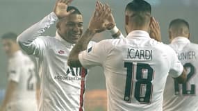 Kylian Mbappé (à gauche) et Mauro Icardi