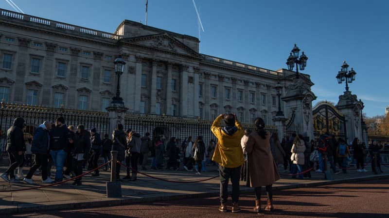 "On est venu en pensant que c'était vrai": des touristes piégés par une fausse pub utilisant l'IA sur un marché de Noël au palais de Buckingham
