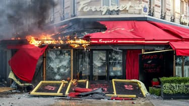 Le Fouquet's incendié le 16 mars 2019.