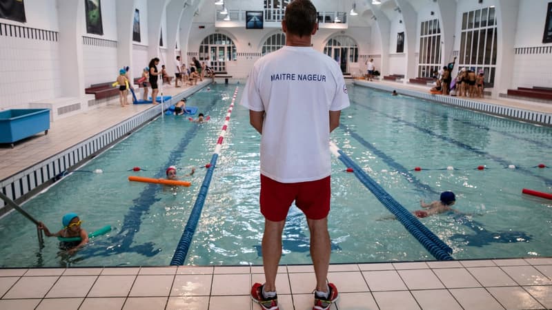 Une piscine couverte (illustration).