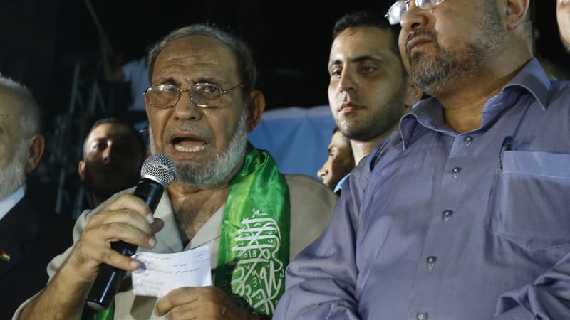 Mahmoud Zahar, un haut dirigeant de la branche politique du Hamas, et Mohamed al-Hindi, un des dirigeant du Jihad islamique, célèbrent leur "victoire" après le cessez-le-feu illimité décrété à Gaza.