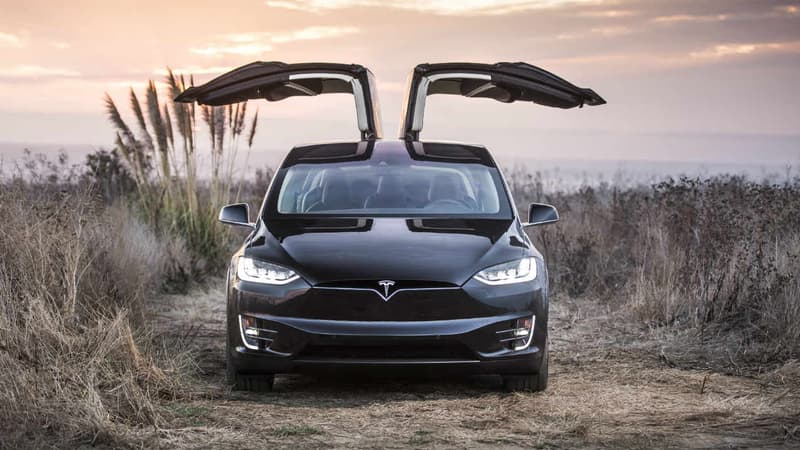 Ce client californien mécontent attend sa Tesla Model X depuis mars 2014.