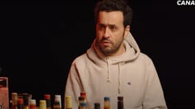 Jonathan Cohen dans '"Hot Ones"