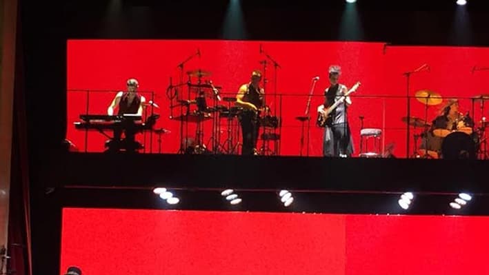 Le final du "Rouge et le noir, l'opéra rock", au Palace à Paris, le 29 septembre. Le final du "Rouge et le noir, l'opéra rock", au Palace à Paris, le 29 septembre.
