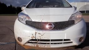 La peinture testée par Nissan évite les tâches de boue.