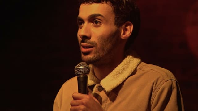 Mustapha El Atrassi à l'affiche de son spectacle "Troisième degré"