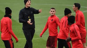 Tuchel et ses joueurs à l'entraînement