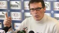 Le coach des Girondins veut que son équipe relève les deux défis de la finale de la Coupe de la Ligue et de la Ligue des champions qui se présentent dans les jours à venir.