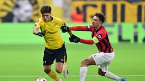 Le Niçois Sofiane Diop en duel avec Besfort Zeneli lors du match de Ligue Europa Elfsborg-Nice le 23 janvier 2025