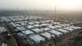 Photo aérienne des installations de quarantaine centralisées en cours de construction à Shijiazhuang, dans le nord de la province du Hebei, le 16 janvier 2021.