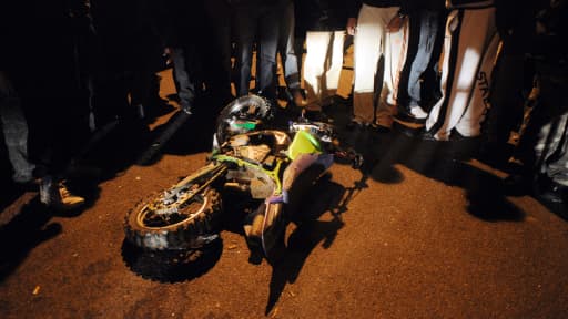La moto conduite par Mouhsim et Lakamy après l'accident, le 25 novembre 2007.