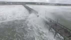 Ouragan Florence: des vagues impressionnantes dans la ville de Surf City en Caroline du Nord