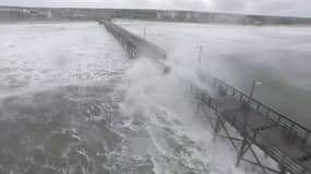 Ouragan Florence: des vagues impressionnantes dans la ville de Surf City en Caroline du Nord