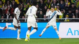 Ilan Kebbal fête l'ouverture du score du Paris FC, 18 janvier 2026