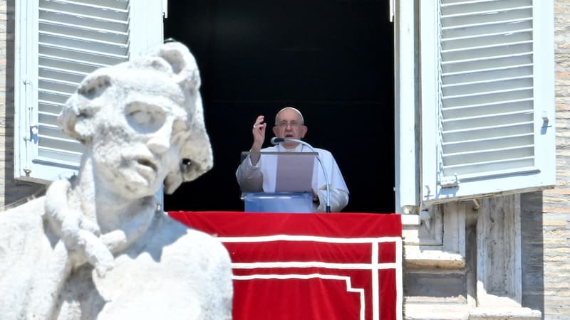 Le pape François lors de la prière hebdomadaire de l'Angélus, le 13 août 2023.