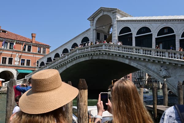 Des touristes à Venise, le 5 juin 2021. 