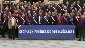 Plusieurs maires participent à une manifestation contre les prières de rue à Clichy