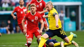 Le Polonais Kamil Jozwiak et le Suédois Emil Forsberg, à Saint-Pétersbourg le 23 juin 2021