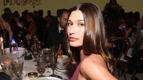 Hailey Bieber, ici aux Fashion Trust Awards le 8 avril 2025.