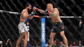Dustin Poirier lors de son combat contre Benoît Saint Denis à l'UFC 299, le 9 mars 2024 à Miami