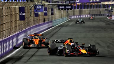 Max Verstappen (Red Bull) et Oscar Piastri (McLaren) lors du Grand Prix d'arabie saoudite, 20 avril 2025
